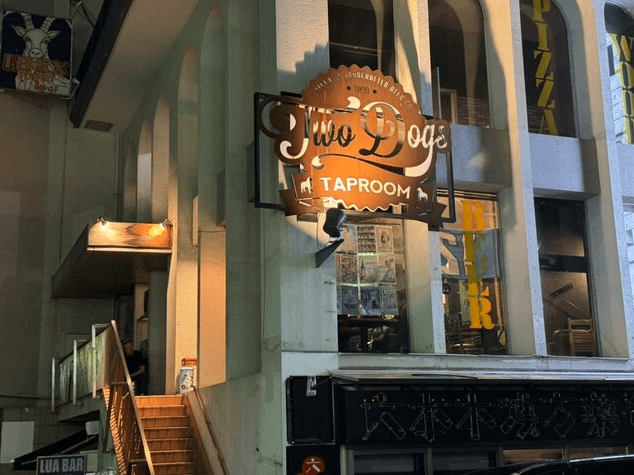 Two Dogs Taproom 六本木